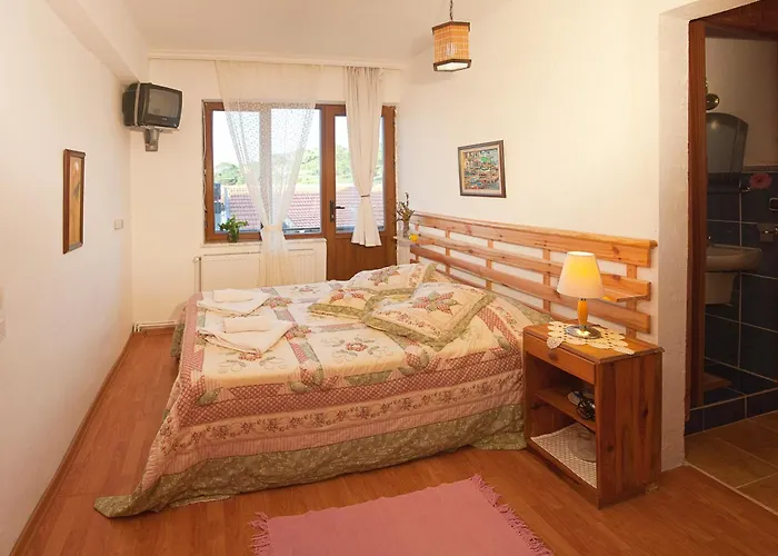 Gunebakan Taliani Айвалык