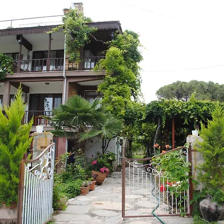 Otel Gunebakan Taliani Ayvalı